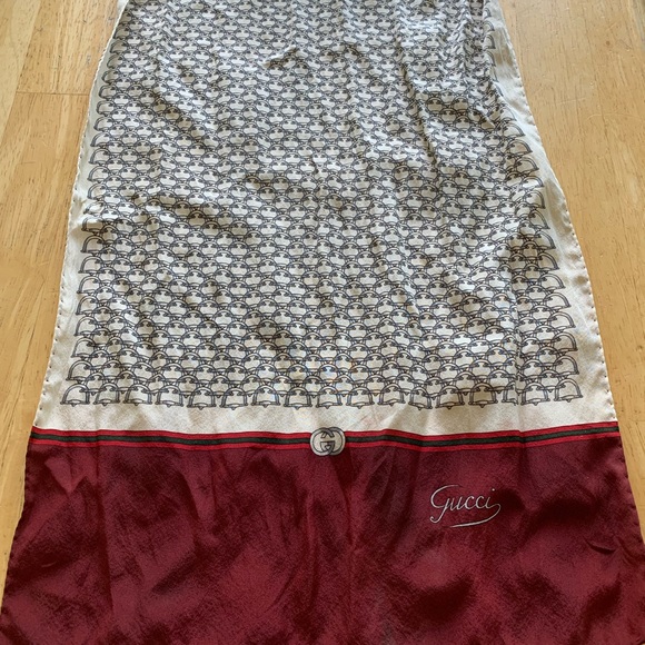 Gucci scarf . DO NOT BUY  I need help identifying/authenticating. - Picture 1 of 7